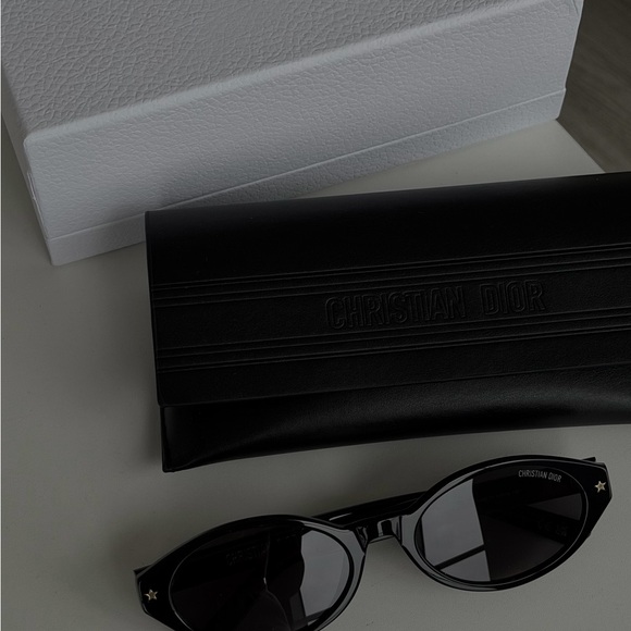 Dior DiorPacific R1I Sunglasses Oval
New - Picture 7 of 9